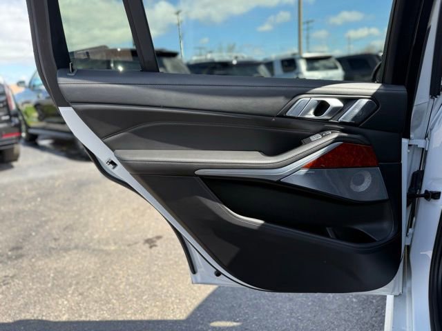 Used 2024 BMW ALPINA XB7 image 17