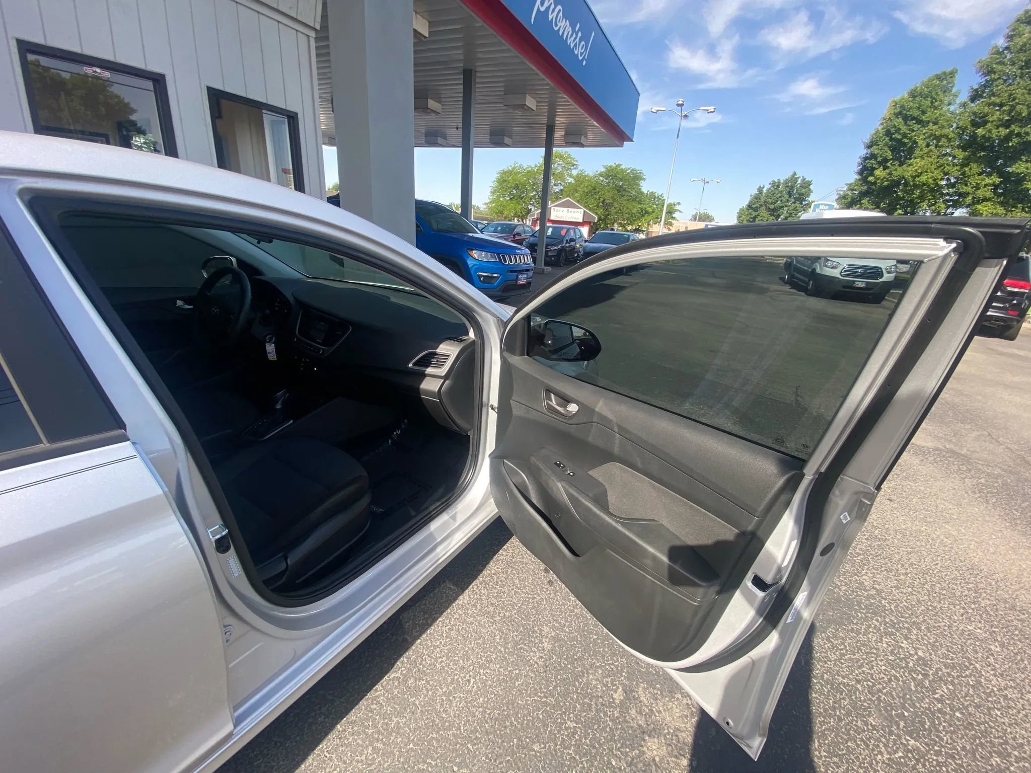 Used 2021 Hyundai Accent SE w/ Cargo Package image 28