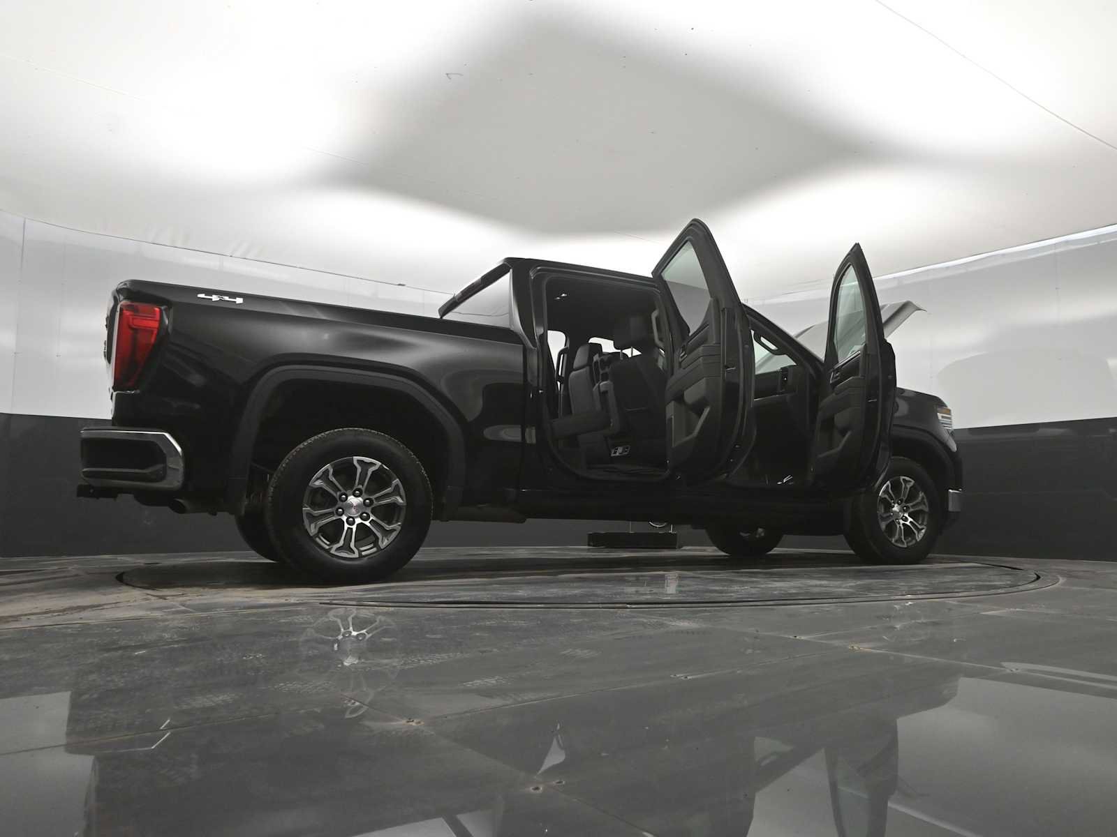 Used 2025 GMC Sierra 1500 SLT AWD/4WD image 45