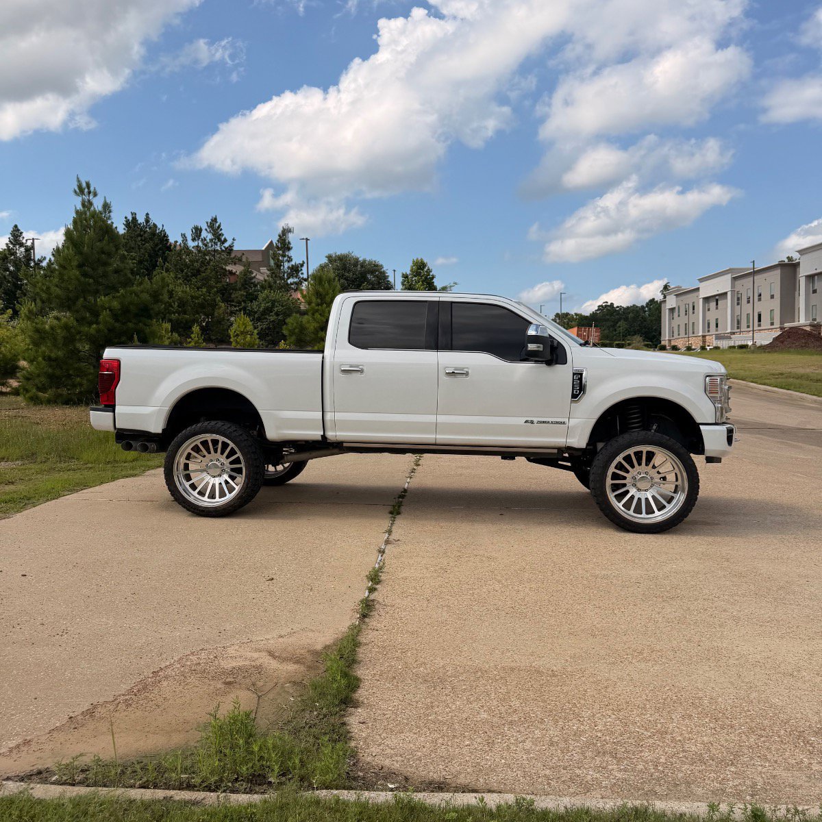 Used 2021 Ford F250 Platinum w/ FX4 Off-Road Package AWD/4WD image 4