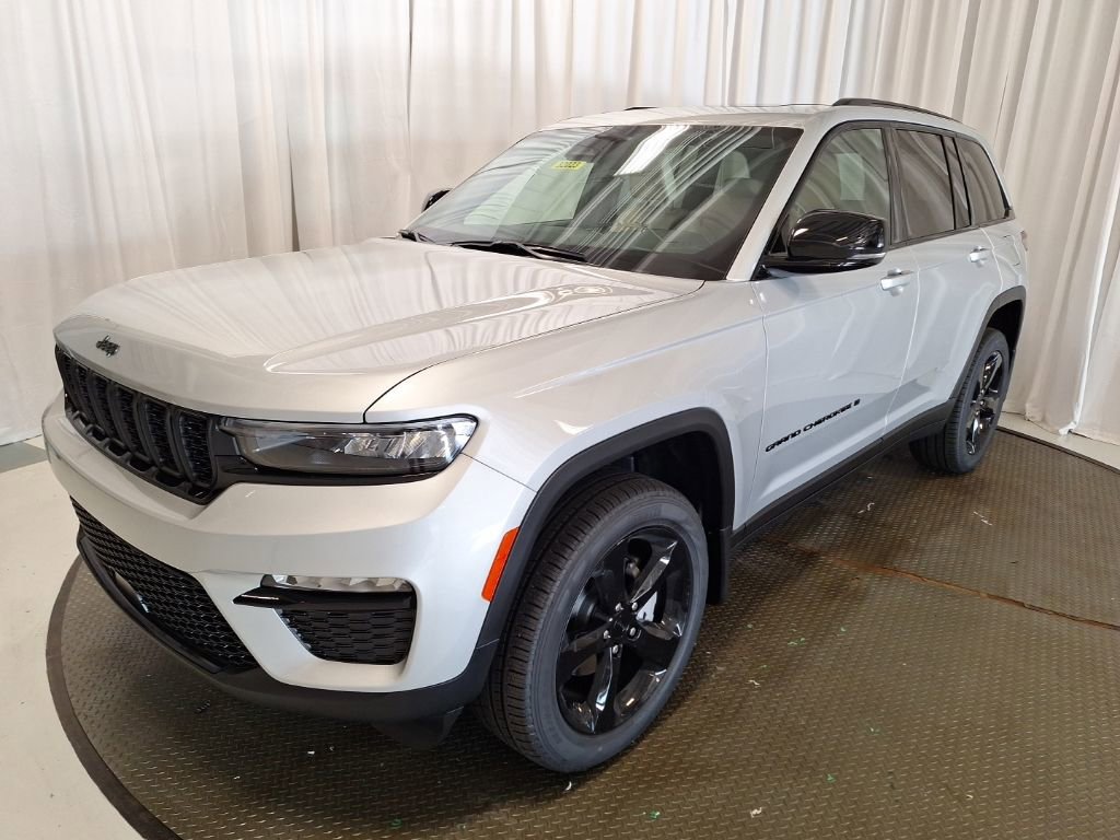 New 2025 Jeep Grand Cherokee Limited w/ Black Appearance Package image 24
