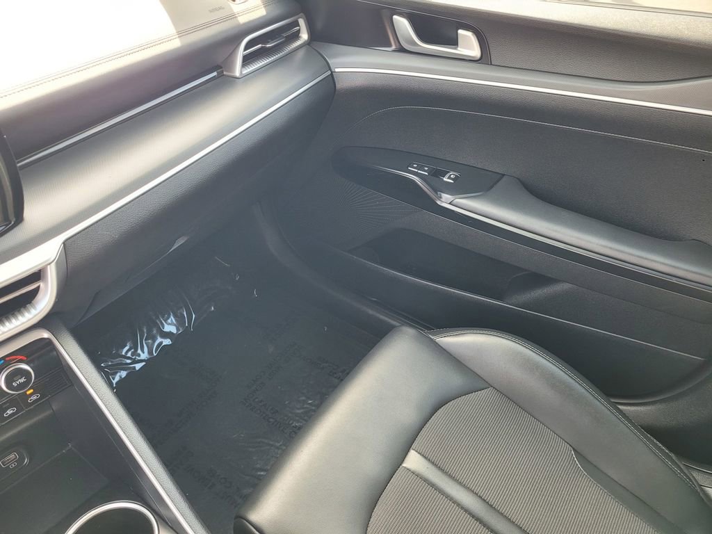 Used 2022 Kia K5 GT-Line image 11