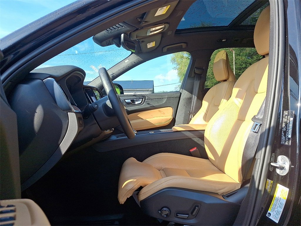 Used 2024 Volvo XC60 B5 Ultimate w/ Protection Package Premier image 13