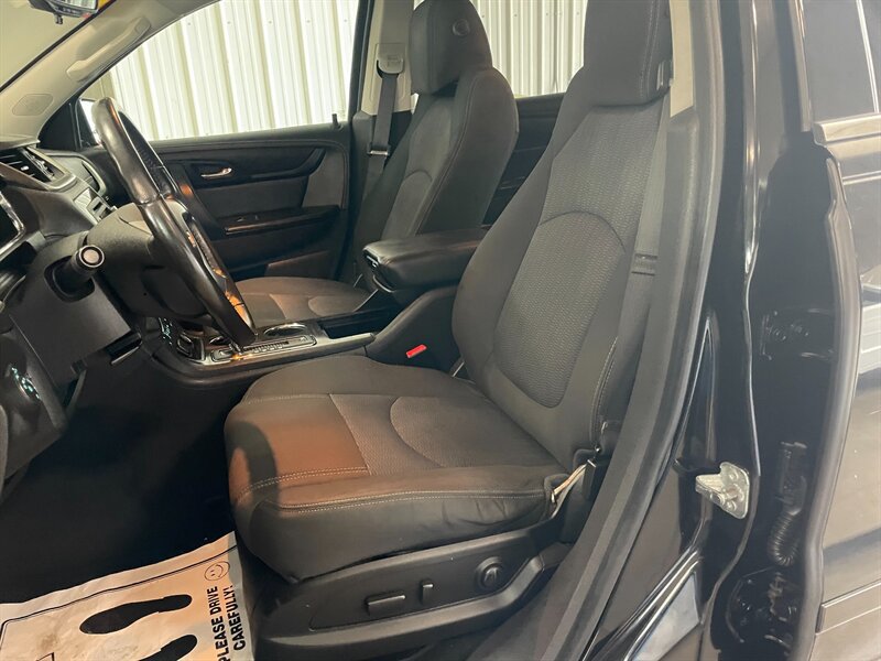 Used 2016 Chevrolet Traverse LT w/ Style and Technology Package FWD image 15