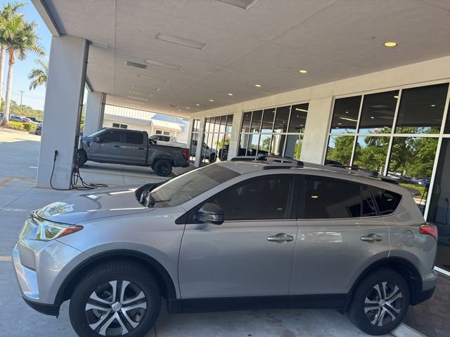 Used 2018 Toyota RAV4 LE w/ All Weather Liner Package FWD image 1