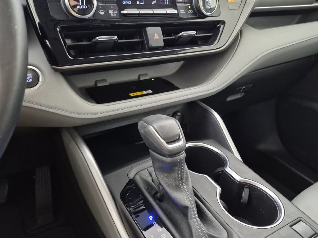 Used 2024 Toyota Highlander XLE FWD image 20