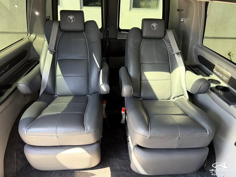 Used 2017 GMC Savana 2500 RWD image 23