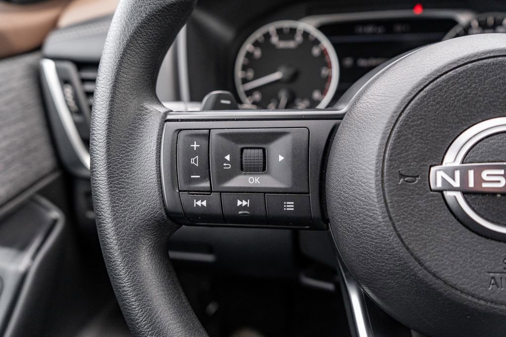 Used 2023 Nissan Rogue S AWD/4WD image 21