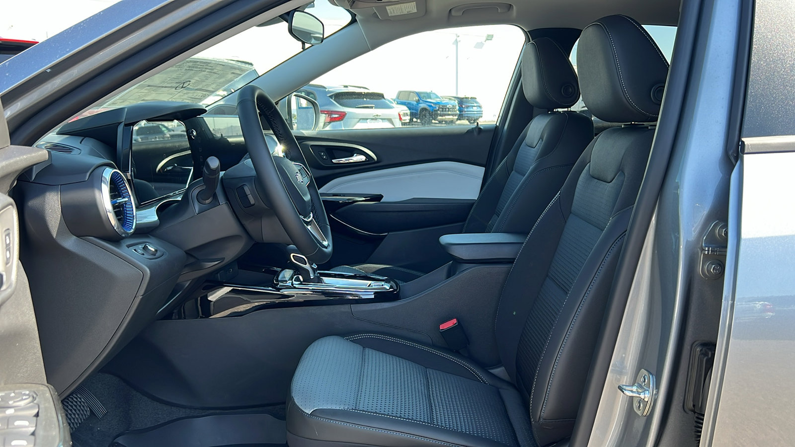 New 2026 Chevrolet Trax LT w/ Sunroof Package image 30