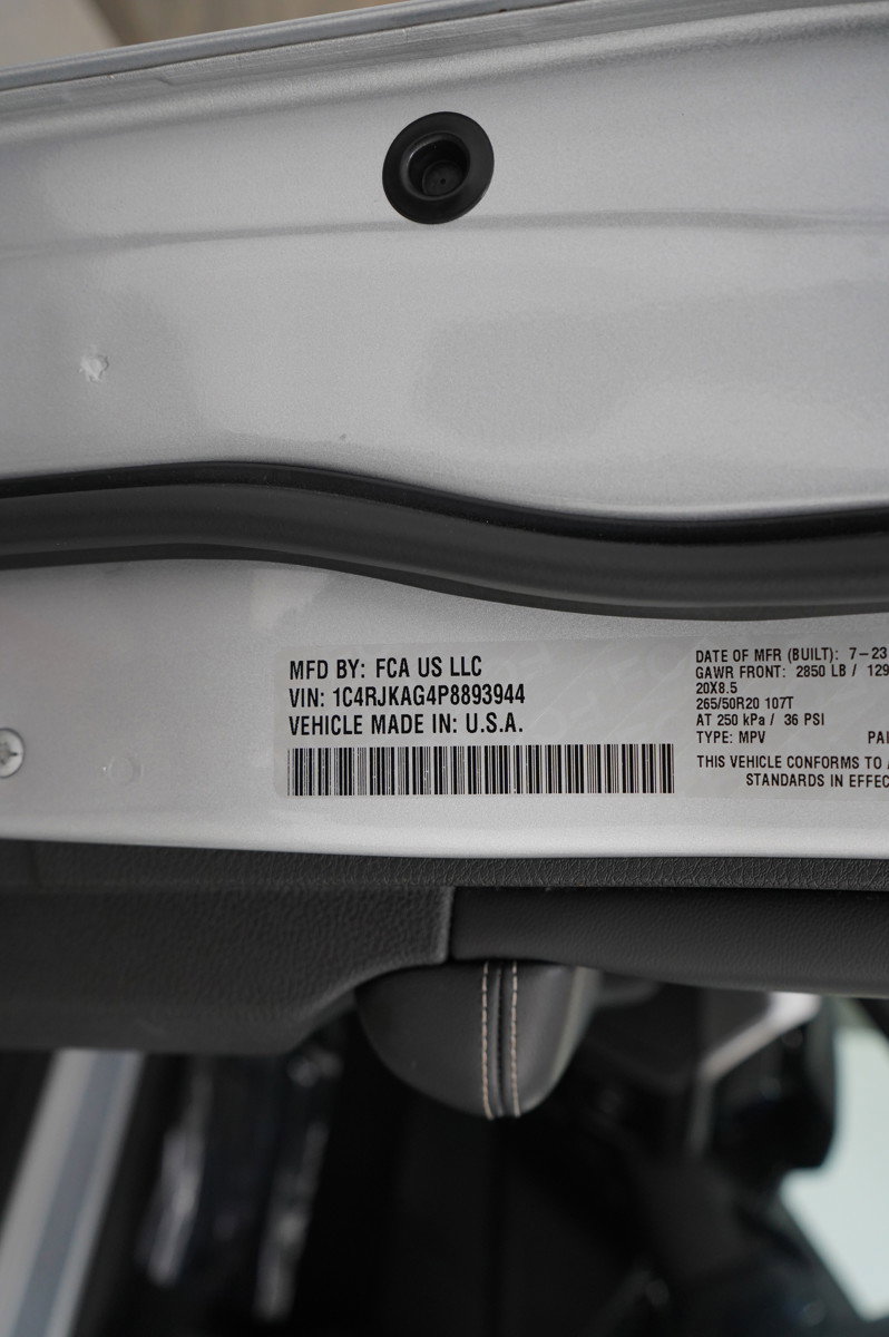 Used 2023 Jeep Grand Cherokee L Laredo image 31