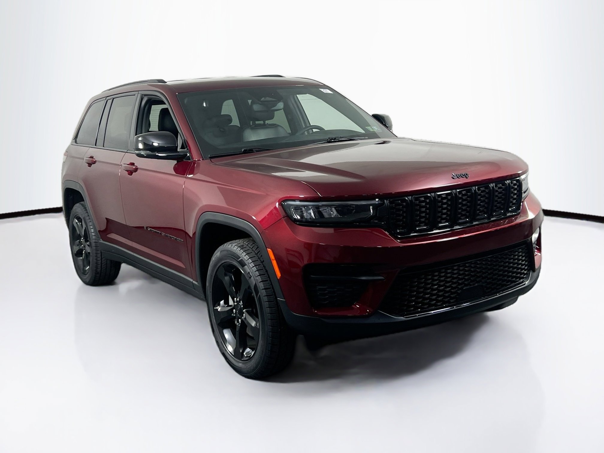Used 2023 Jeep Grand Cherokee Altitude AWD/4WD image 3
