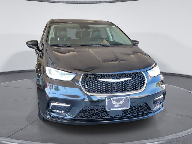 Used 2023 Chrysler Pacifica Touring-L FWD image 3