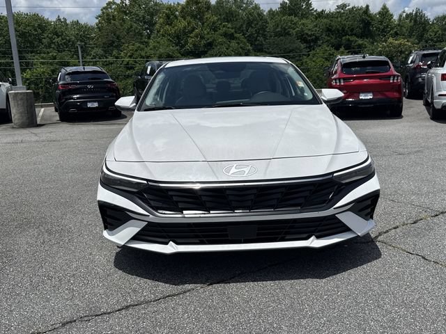 Certified 2025 Hyundai Elantra Limited FWD image 2