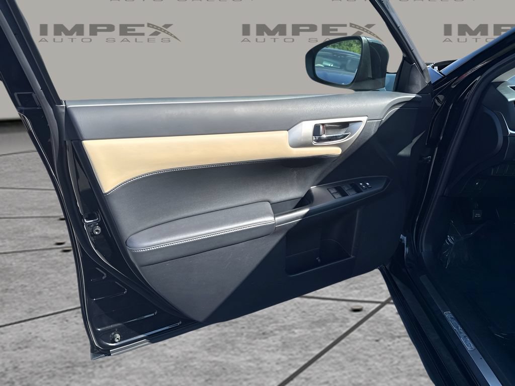 Used 2015 Lexus CT 200h w/ Navigation Package FWD image 26
