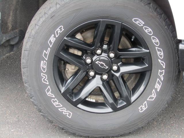 Used 2020 Chevrolet Silverado 1500 LT Trail Boss w/ Convenience Package AWD/4WD image 5