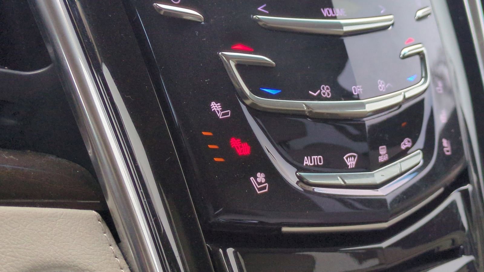 Used 2020 Cadillac Escalade Luxury image 40