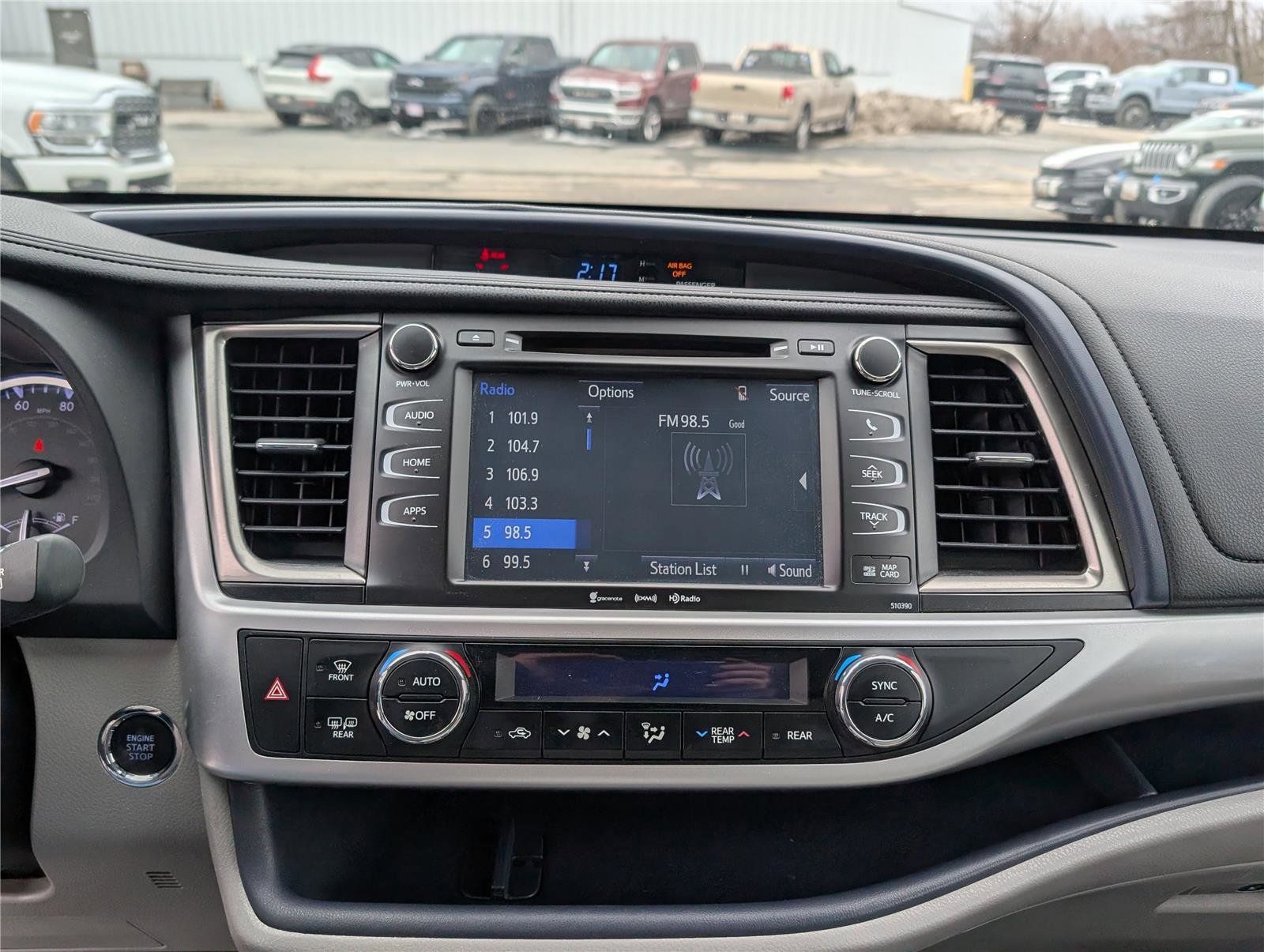 Used 2019 Toyota Highlander XLE image 19