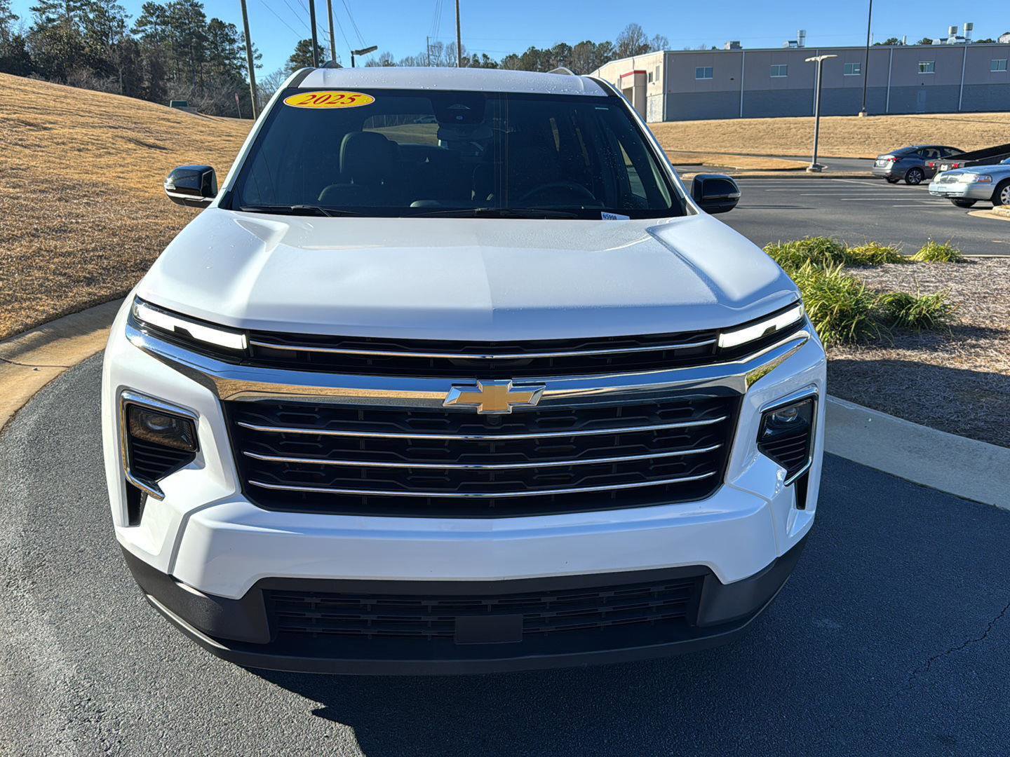 Used 2025 Chevrolet Traverse LT image 7