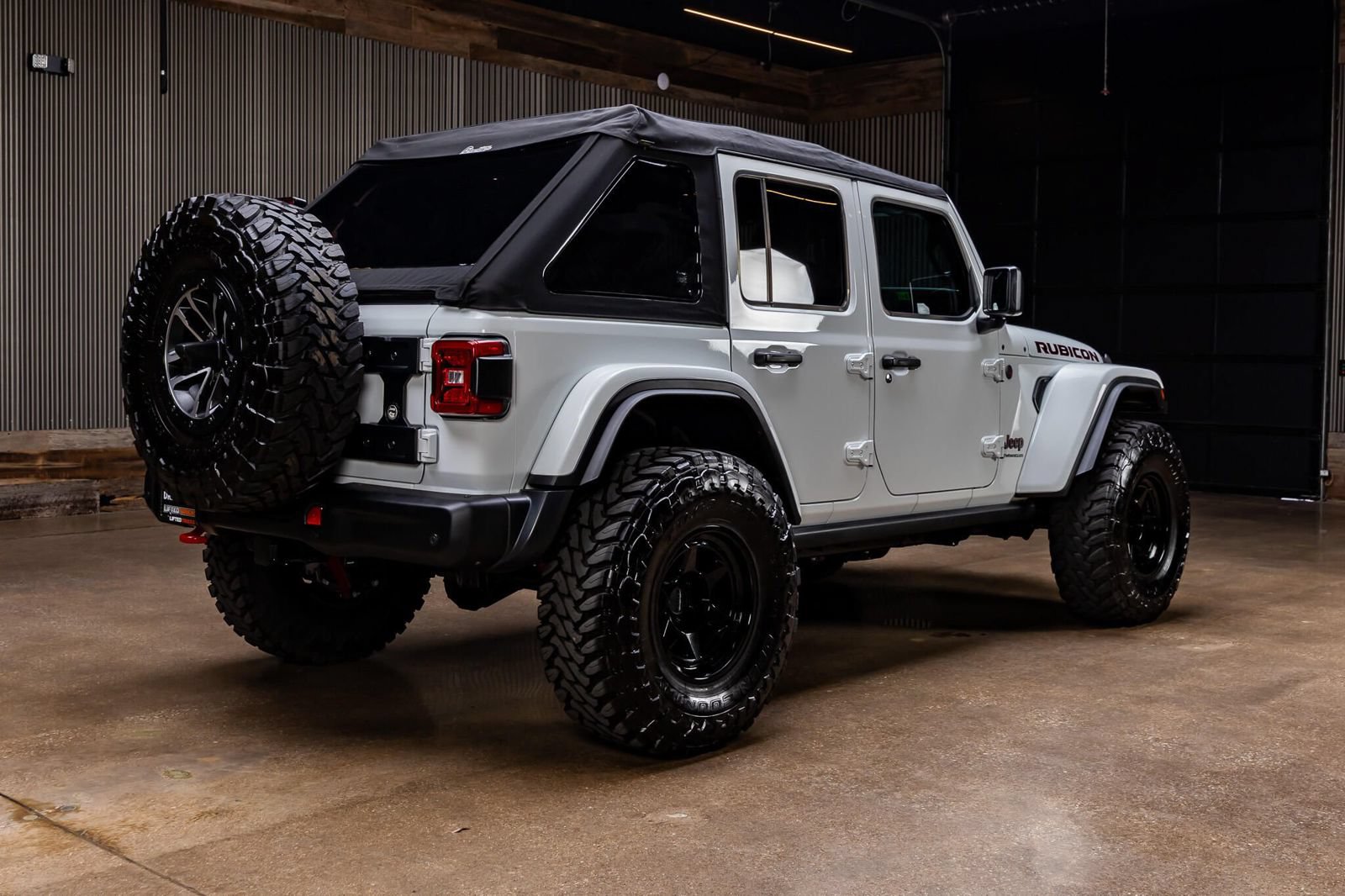 Used 2025 Jeep Wrangler Unlimited Rubicon AWD/4WD image 9