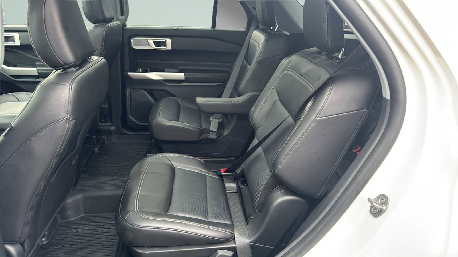 Used 2022 Ford Explorer Limited w/ Equipment Group 301A image 34