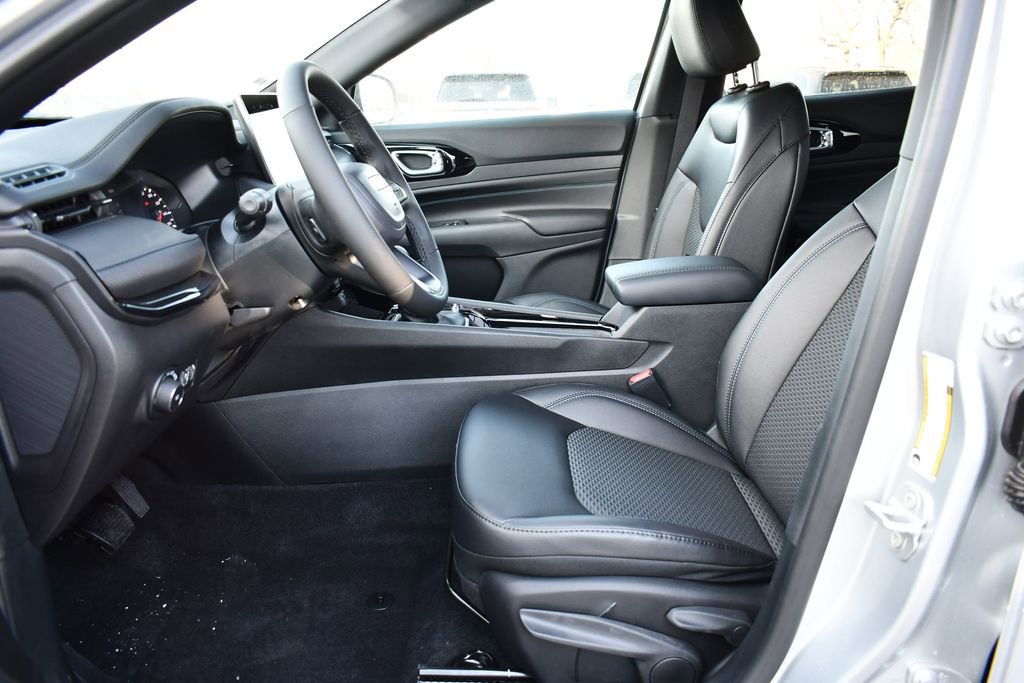 New 2026 Jeep Compass Latitude image 11