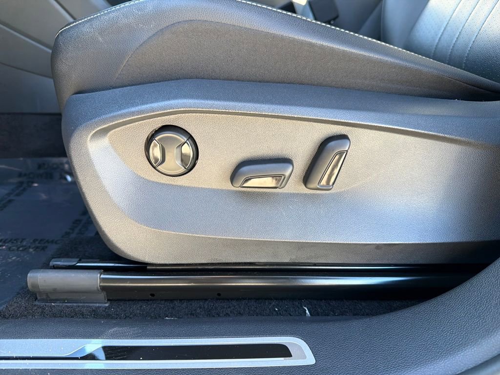 Used 2022 Volkswagen Tiguan SE R-Line image 15