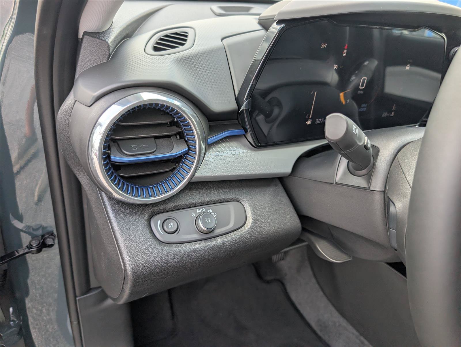 New 2026 Chevrolet Trax LT w/ LT Convenience Package FWD image 16