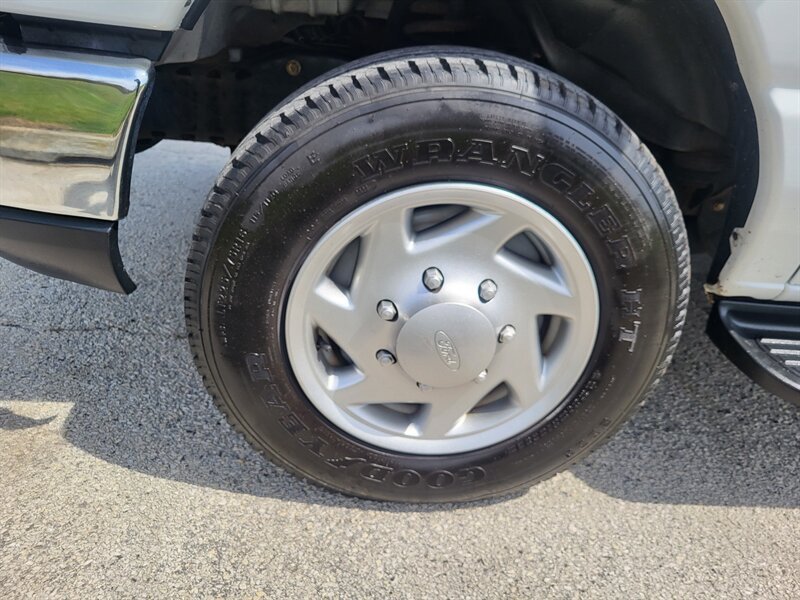 Used 2014 Ford E-350 and Econoline 350 XLT RWD image 32