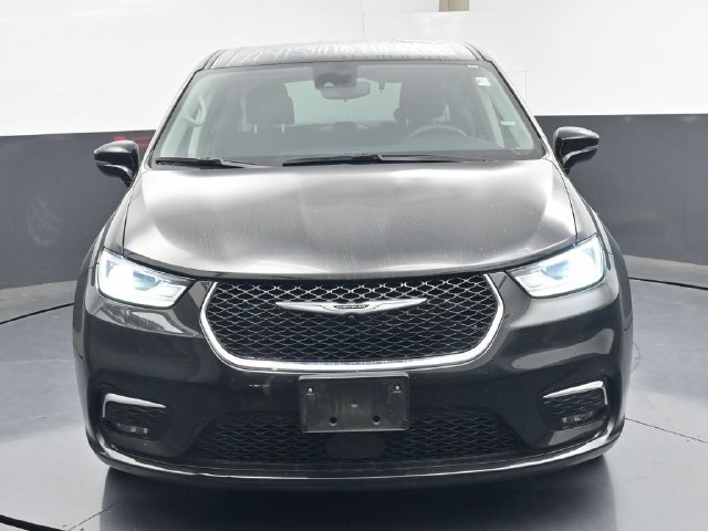 Used 2024 Chrysler Pacifica Touring-L FWD image 32