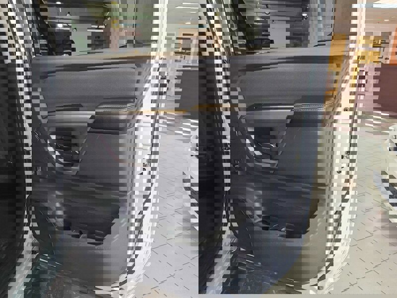 Used 2015 Nissan Titan SV image 16