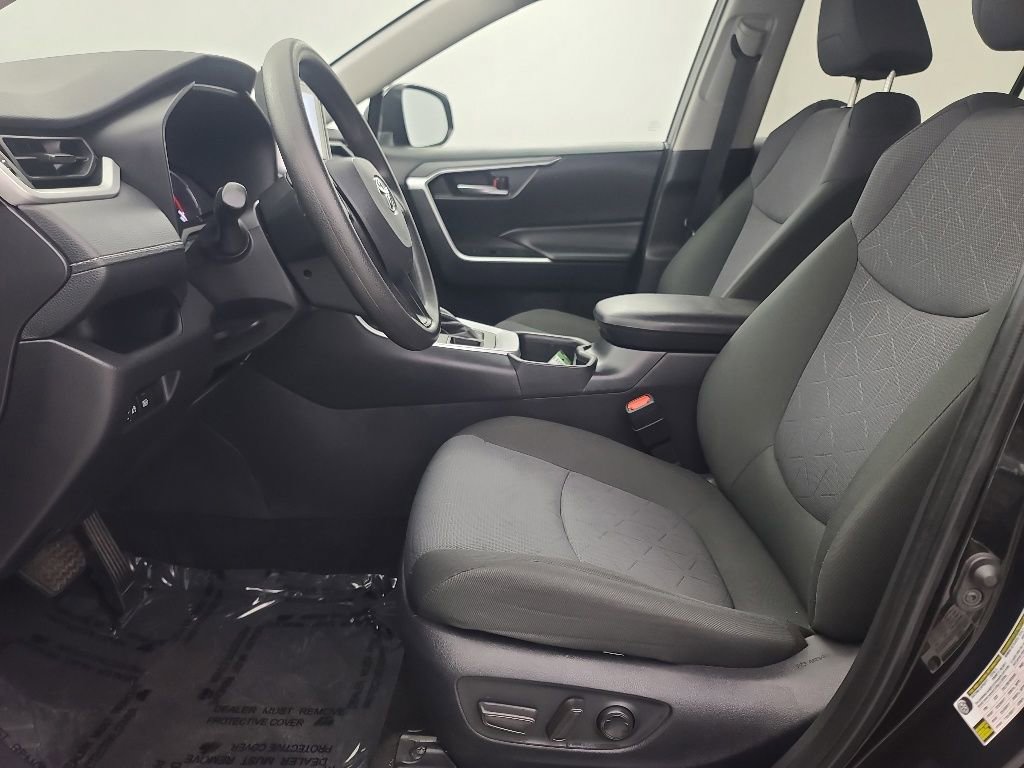 Used 2025 Toyota RAV4 XLE AWD/4WD image 26
