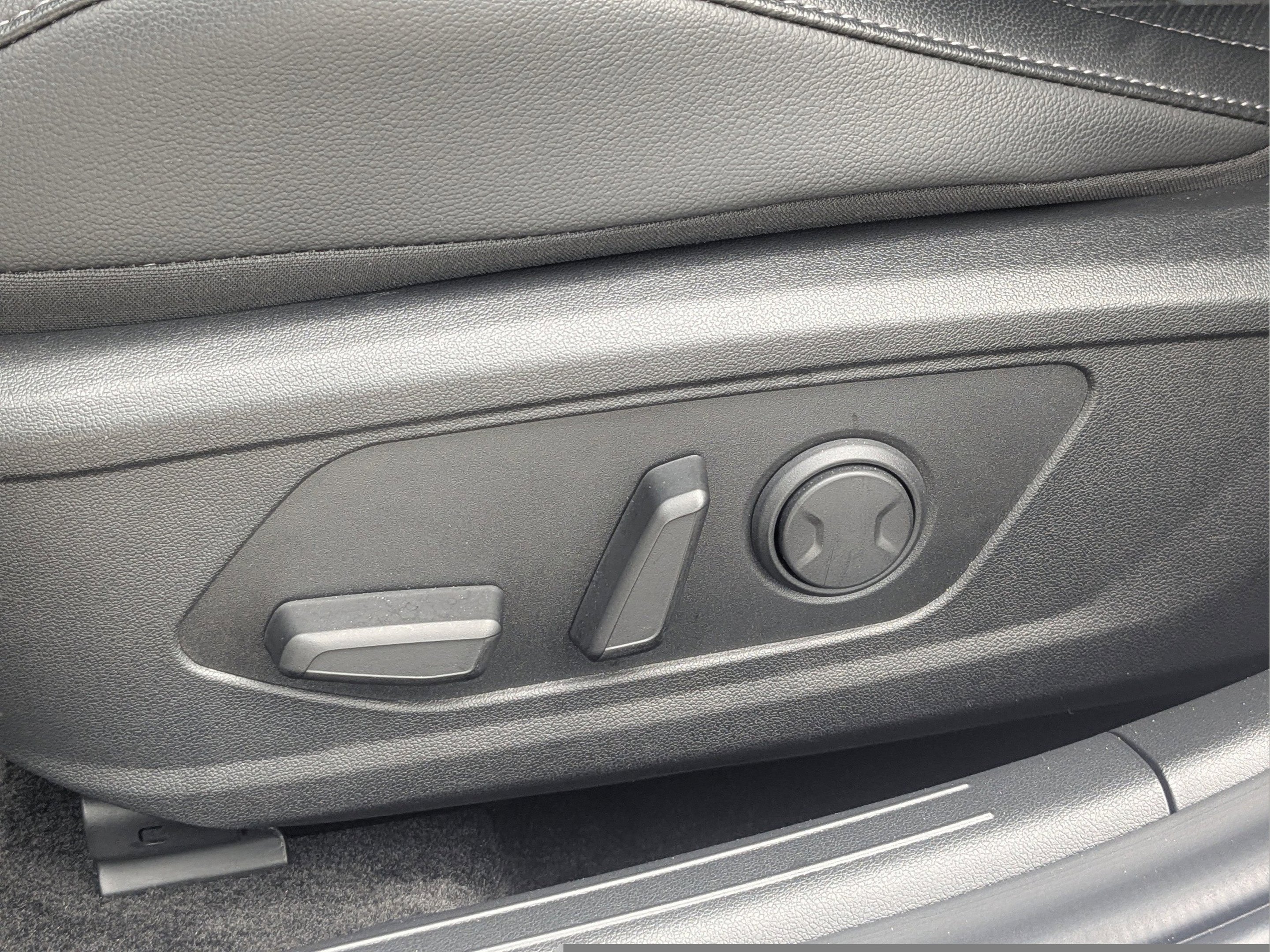 Used 2024 Hyundai Elantra Limited FWD image 18