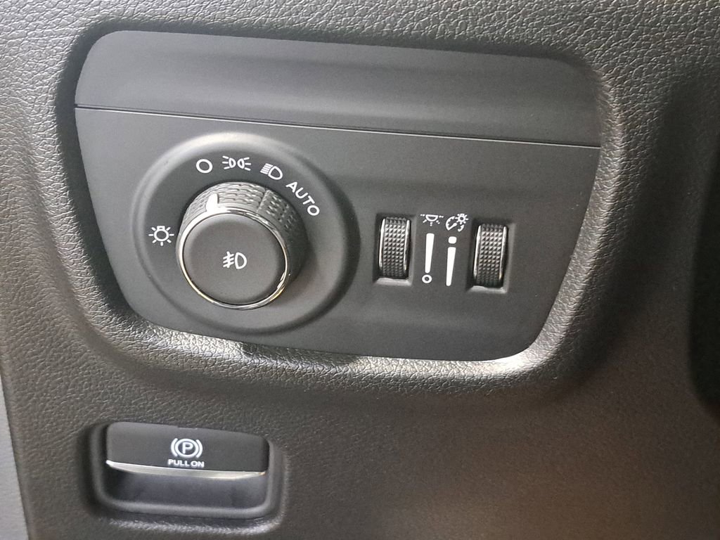 Certified 2024 Jeep Grand Cherokee Limited image 27