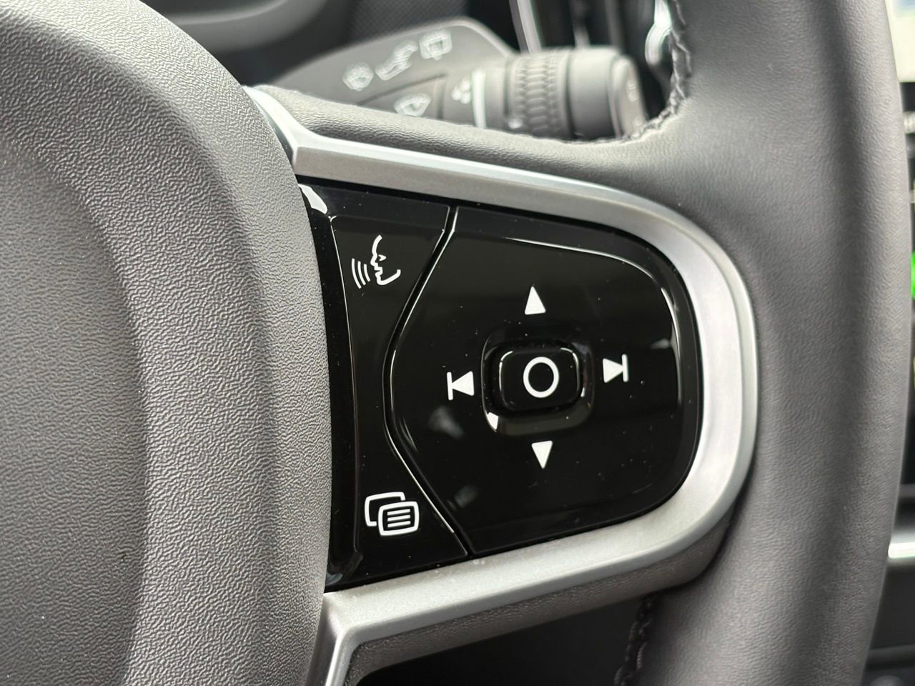 New 2026 Volvo XC90 B5 Core w/ Protection Package Premier image 19