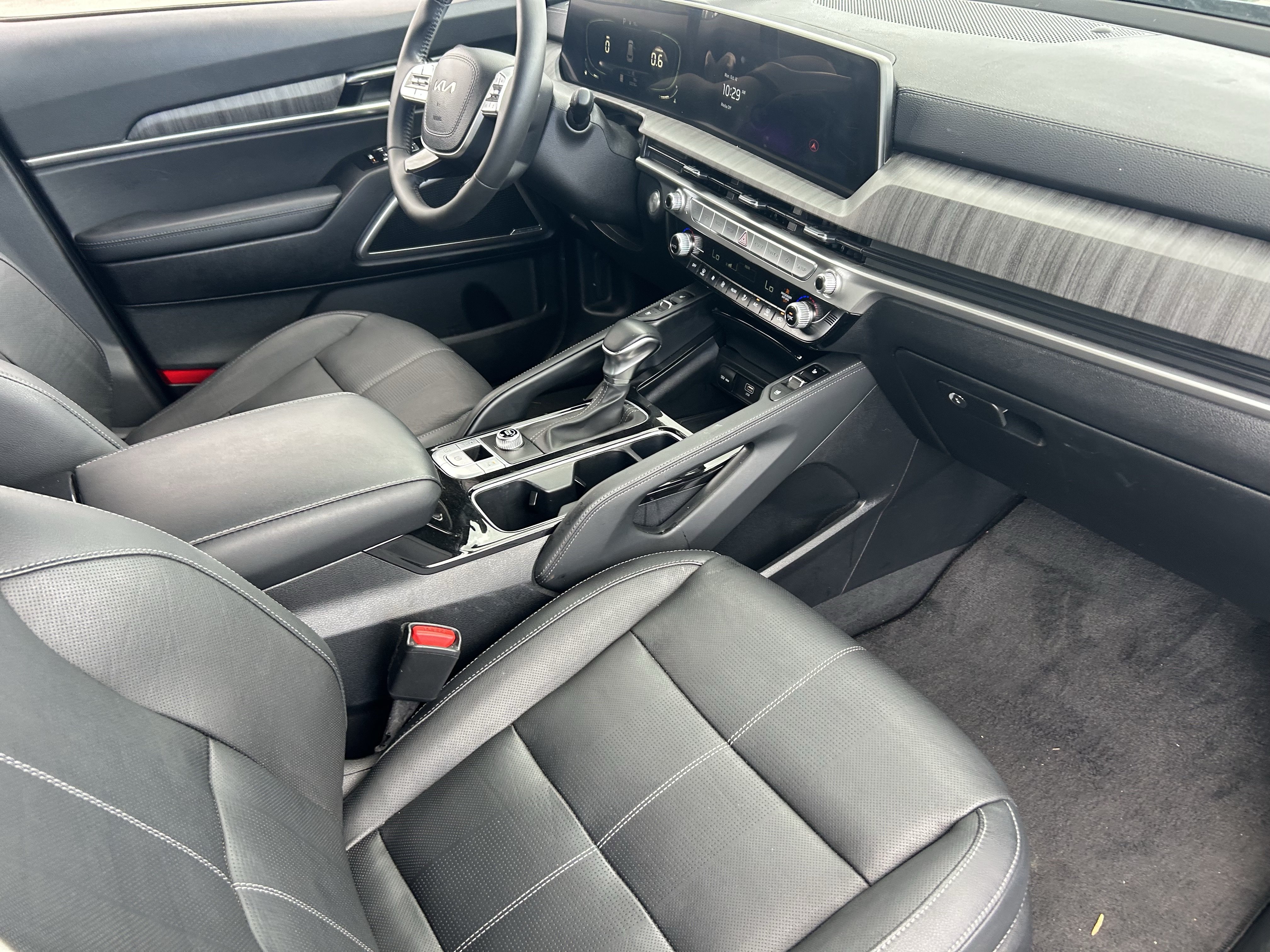 Certified 2023 Kia Telluride EX w/ EX Captain's Chair Package FWD image 13
