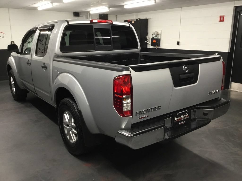 Used 2015 Nissan Frontier SV AWD/4WD image 2