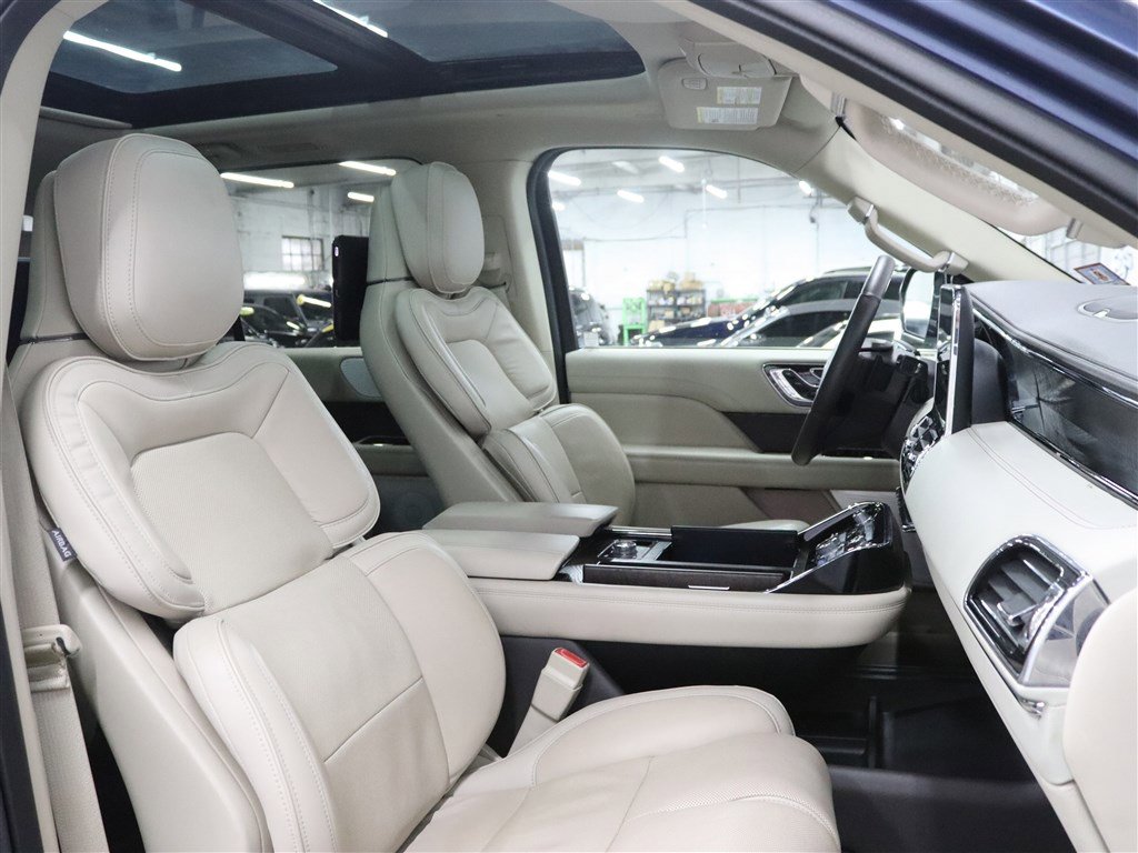 Used 2018 Lincoln Navigator L Reserve w/ Technology Package AWD/4WD image 37