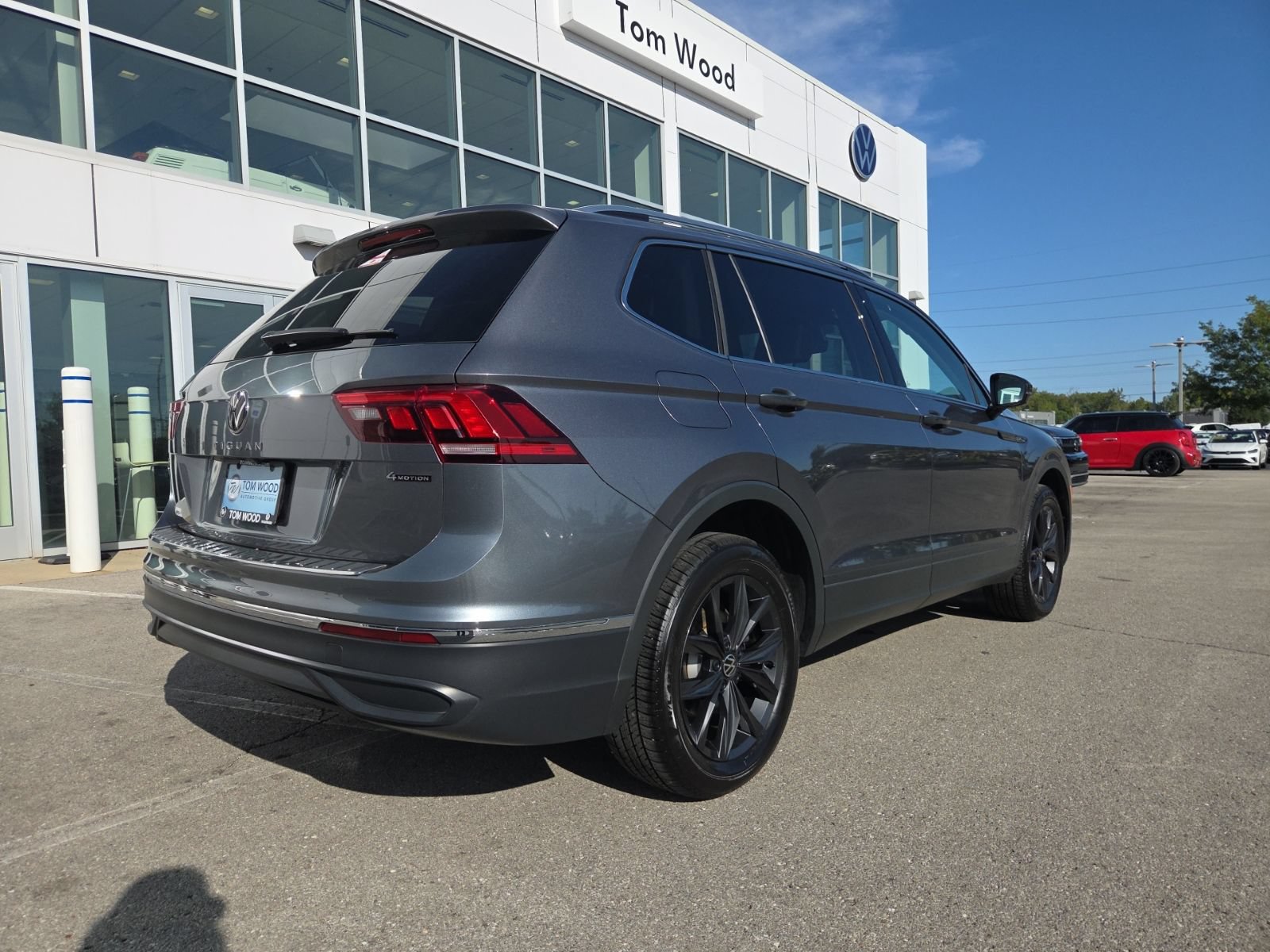 Certified 2024 Volkswagen Tiguan SE AWD/4WD image 4