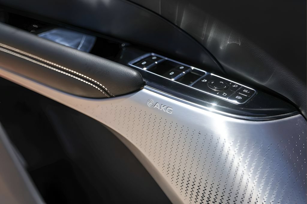 Certified 2024 Cadillac Lyriq Luxury AWD/4WD image 19
