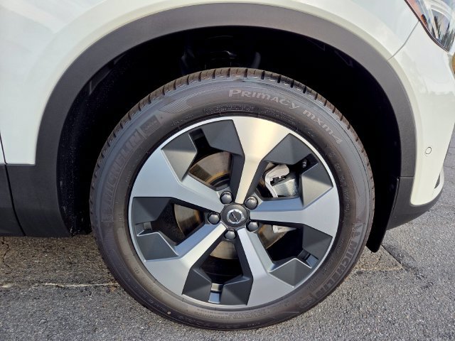 New 2026 Volvo XC40 B5 Plus w/ Protection Package Premier AWD/4WD image 19