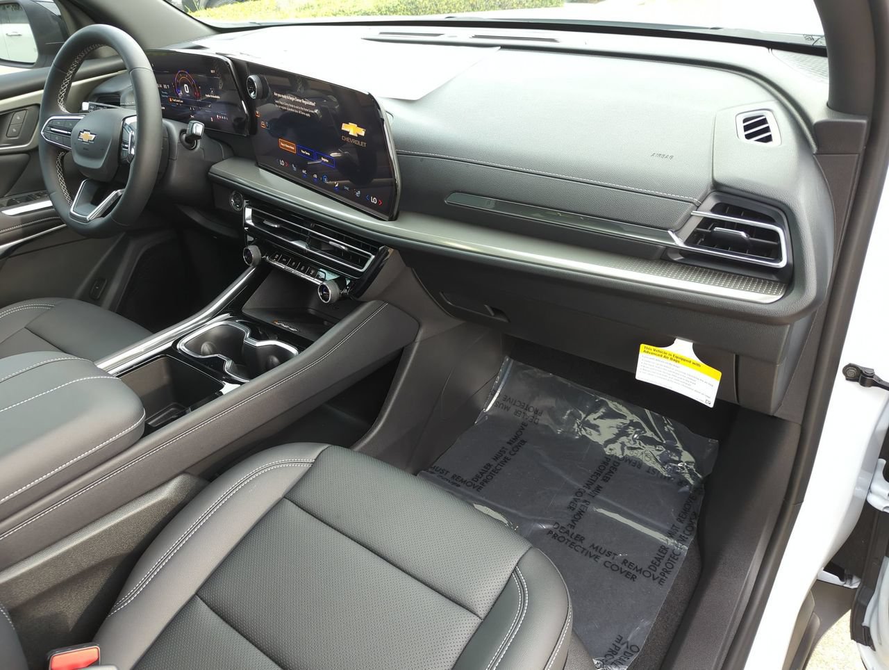 New 2027 Chevrolet Traverse LT w/ Sun and Wheel Package FWD image 25