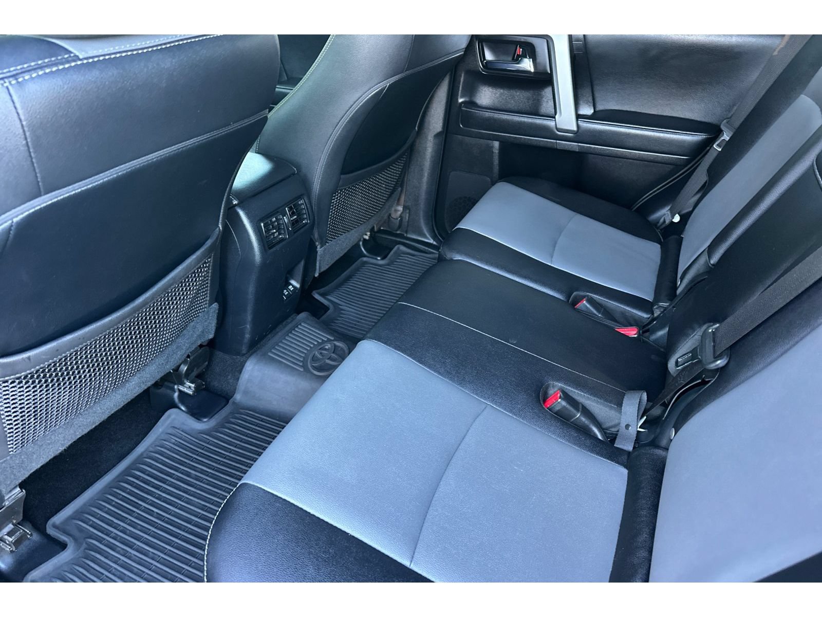 Used 2022 Toyota 4Runner SR5 Premium w/ Moonroof Package RWD image 13