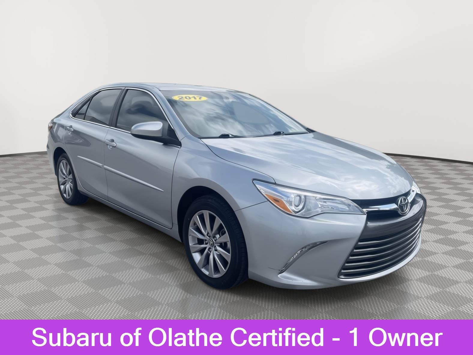 Used 2017 Toyota Camry XLE FWD video 1