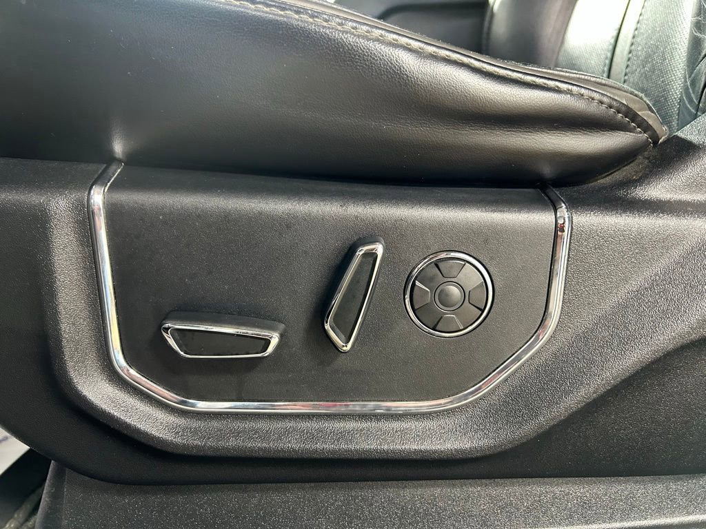 Used 2017 Ford F150 Platinum w/ Equipment Group 701A Luxury image 26