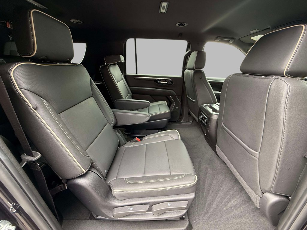 Used 2026 Chevrolet Suburban Premier AWD/4WD image 16