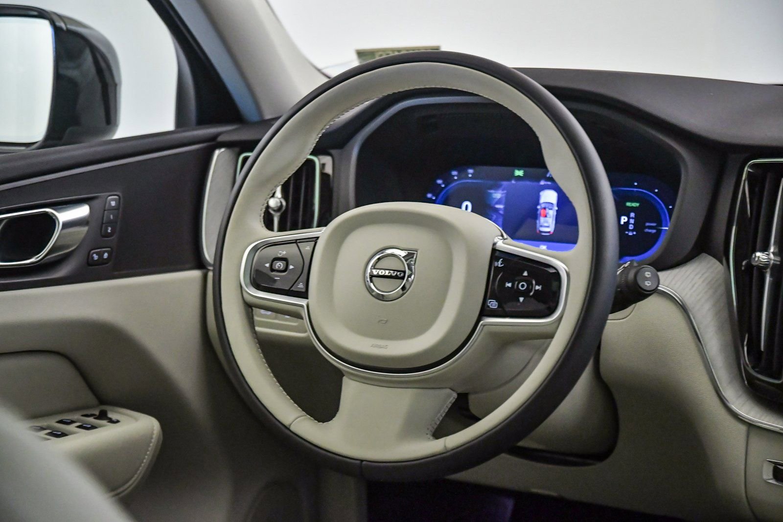 Used 2025 Volvo XC60 T8 Plus w/ Protection Package Premier image 12