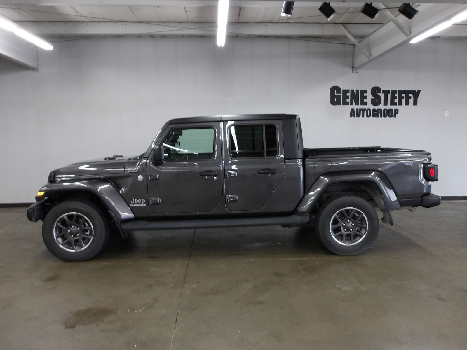 Used 2022 Jeep Gladiator Overland w/ Cold Weather Group AWD/4WD image 8