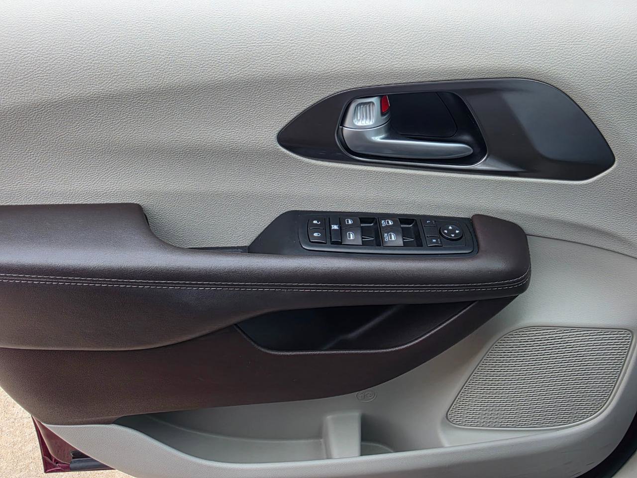 Used 2017 Chrysler Pacifica LX w/ Tire & Wheel Group image 8