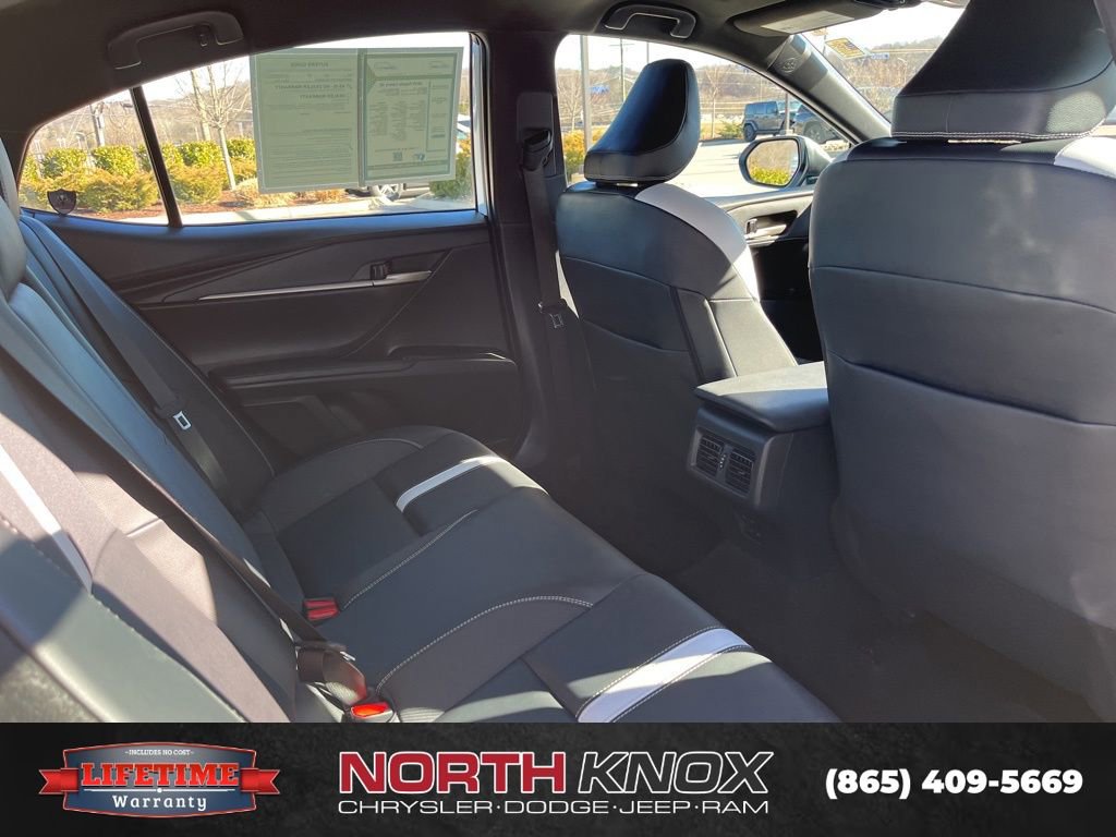 Used 2025 Toyota Camry SE image 23
