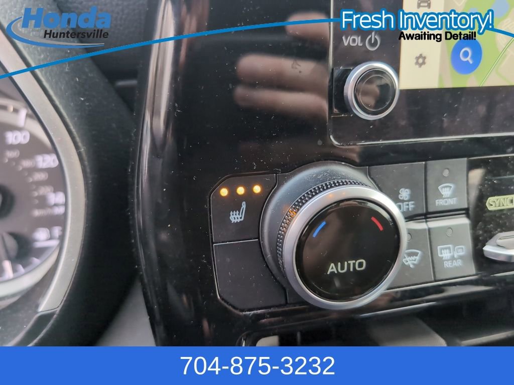 Used 2023 Toyota Highlander XLE image 24